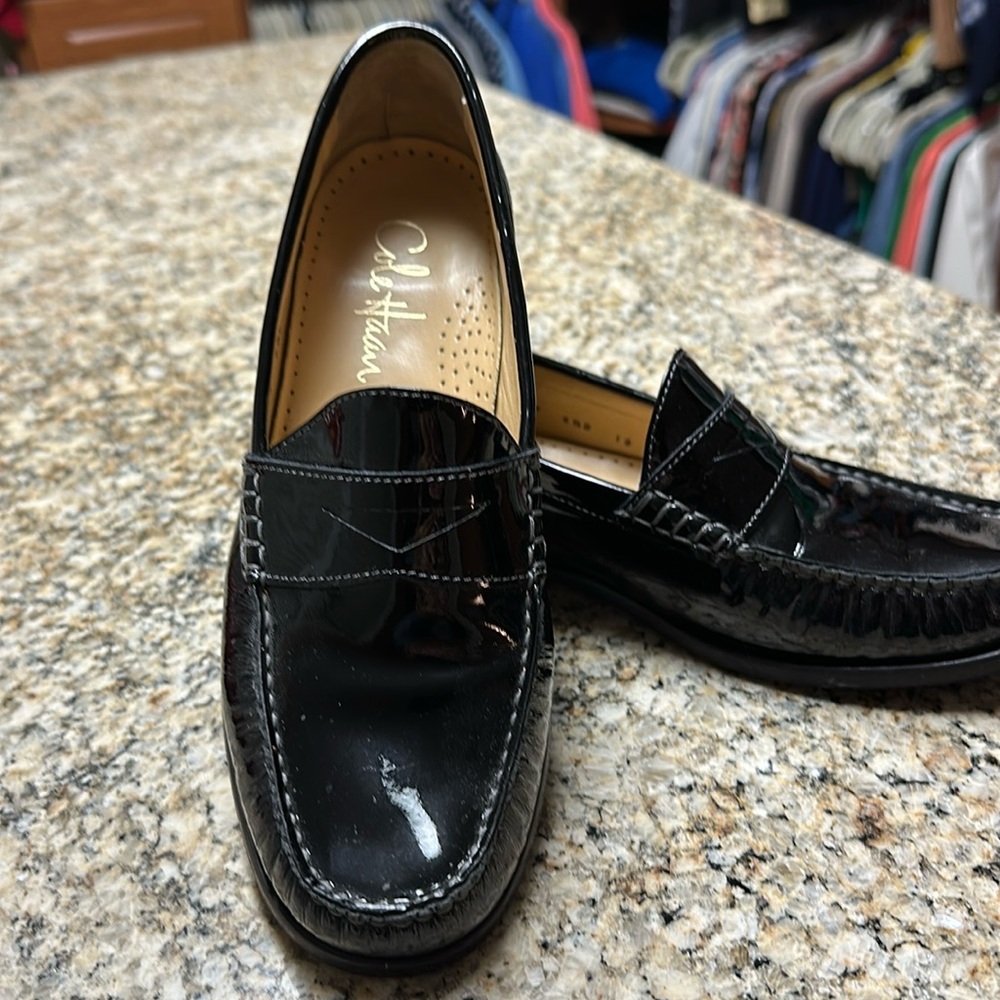 EUC BLACK PATENT LEATHER COLE HAAN  LOAFERS. SIZE 6 1/2 B.